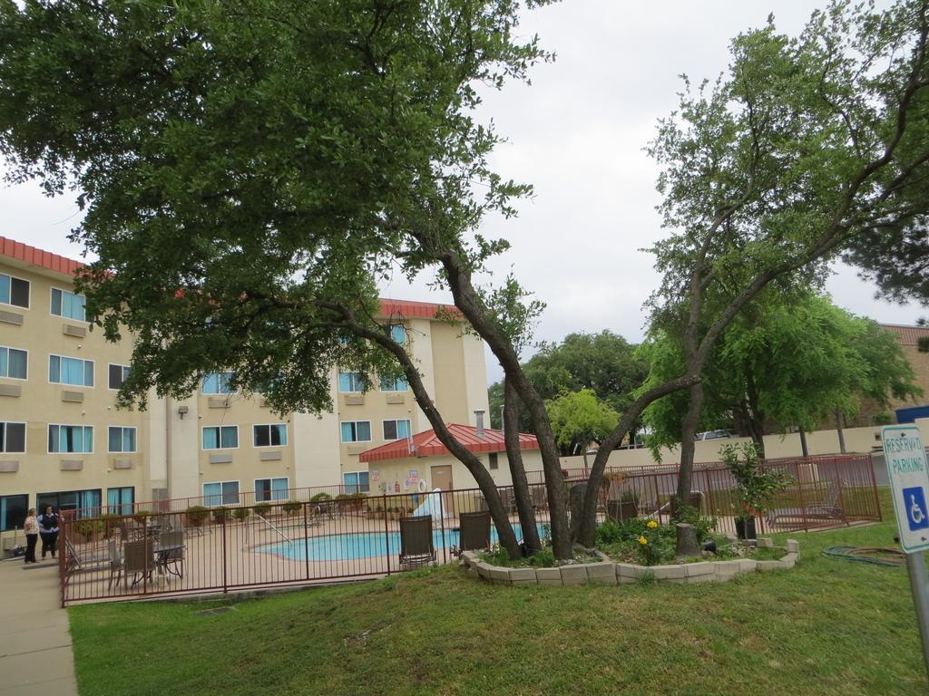 Super 8 By Wyndham Austin North/University Area Ngoại thất bức ảnh